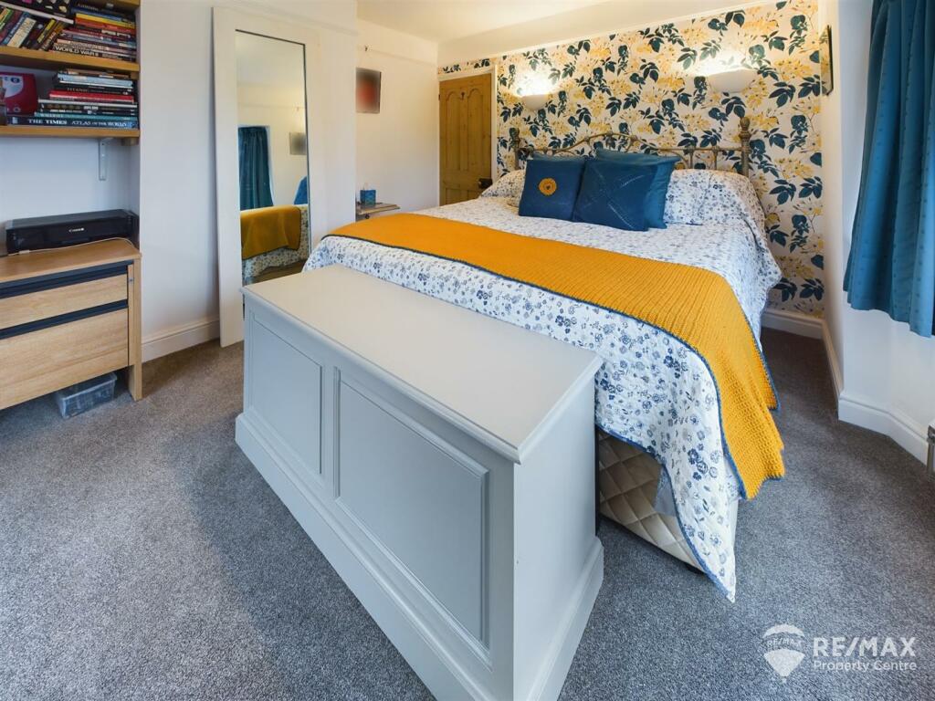 Bedroom 2 (4).jpg