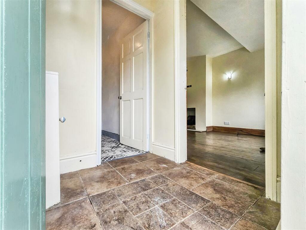 Main Street, Rosliston (7).jpg