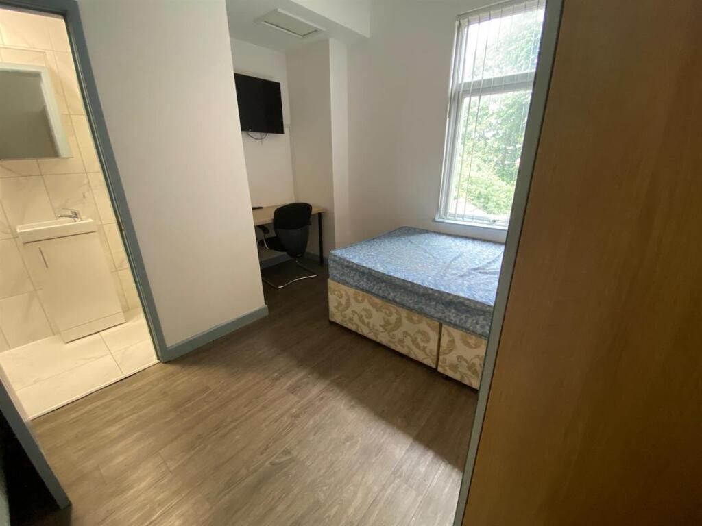 Ensuite Bedroom 3