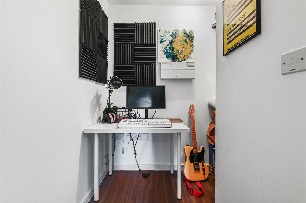 Office Area .JPG