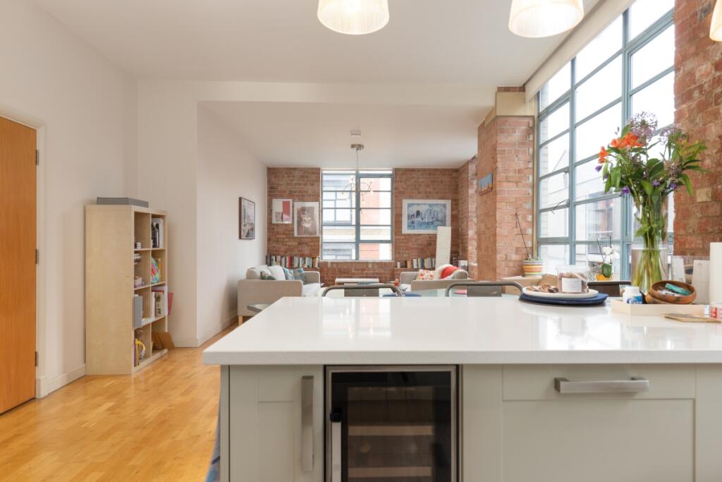 Boss House, 2 Bos...