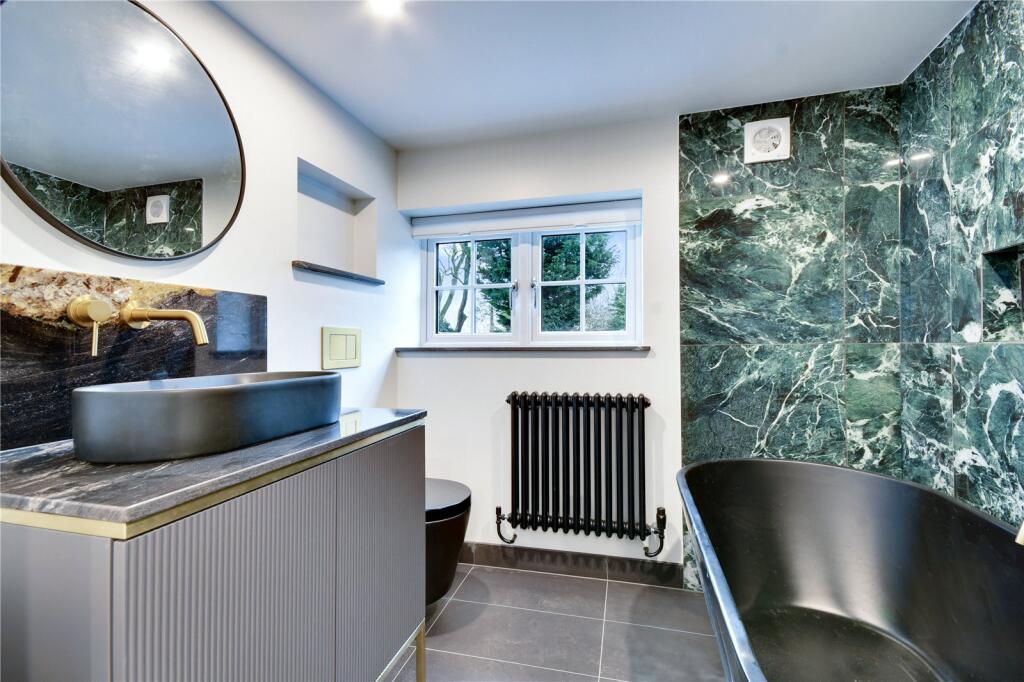 En Suite Bathroom