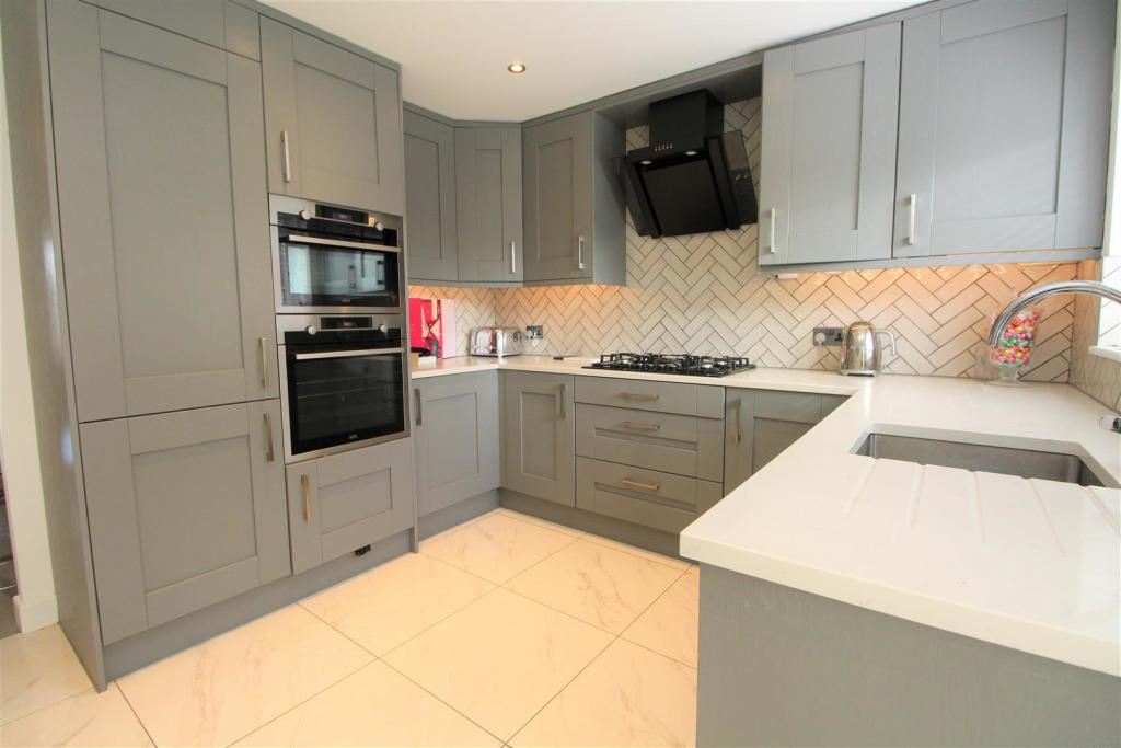 kitchen 1 .jpg