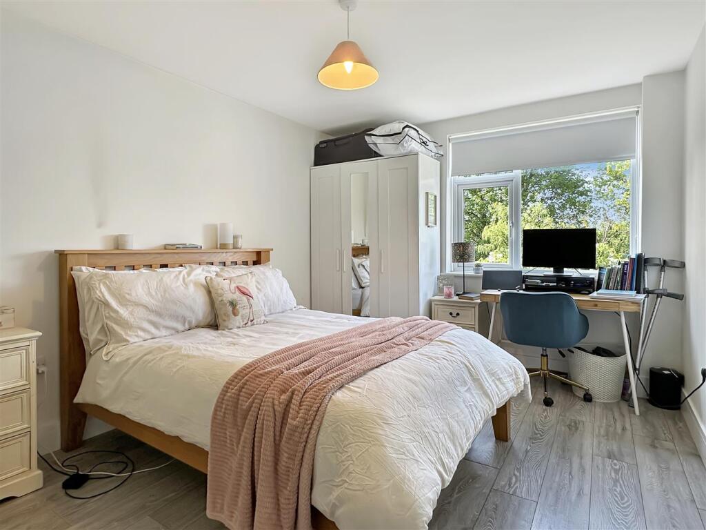 Bedroom 1 (2)