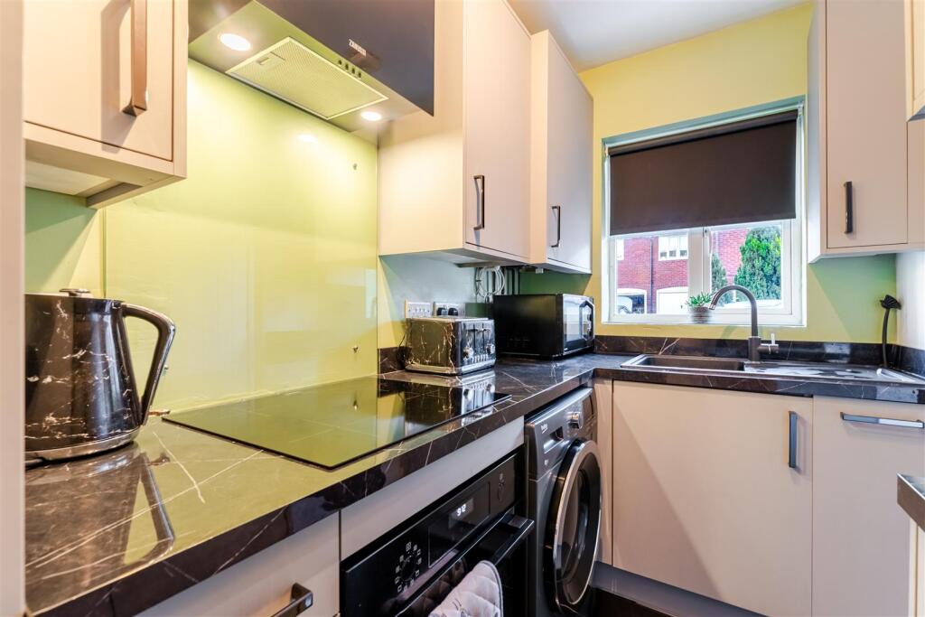 1.5 - kitchen.jpg