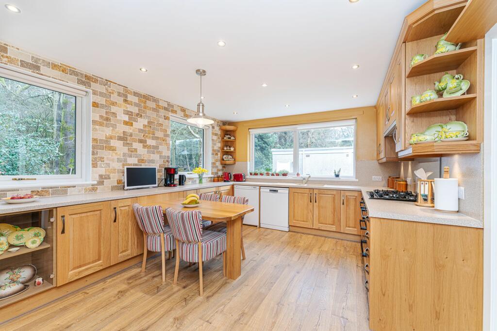 Kitchen/Breakfasting Area