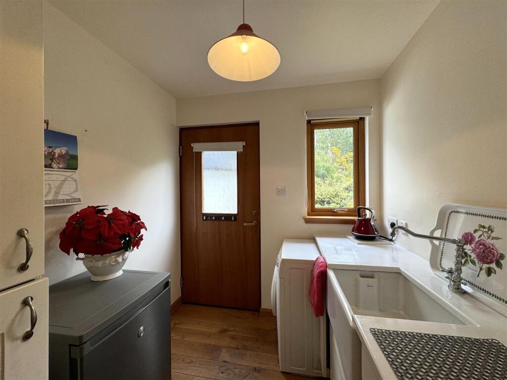 UTILTY ROOM.JPG