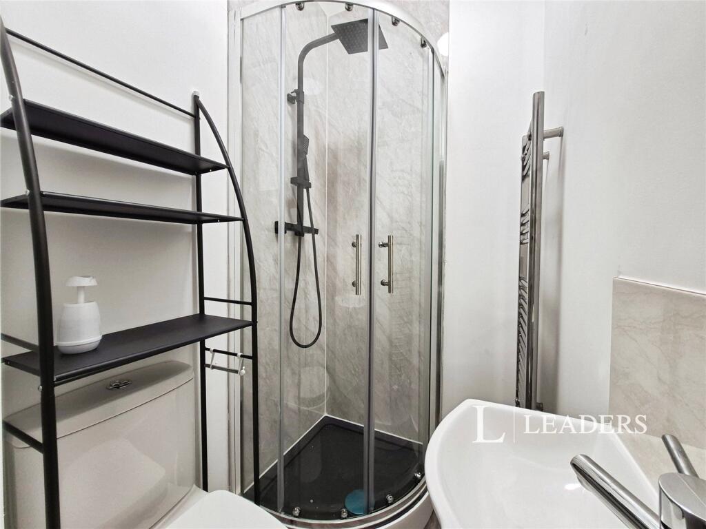 Room 2 En Suite