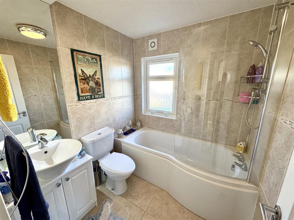 FAMILY BATHROOM