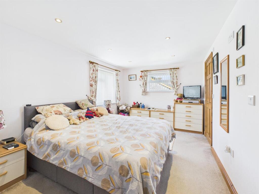 Bedroom 2.jpg