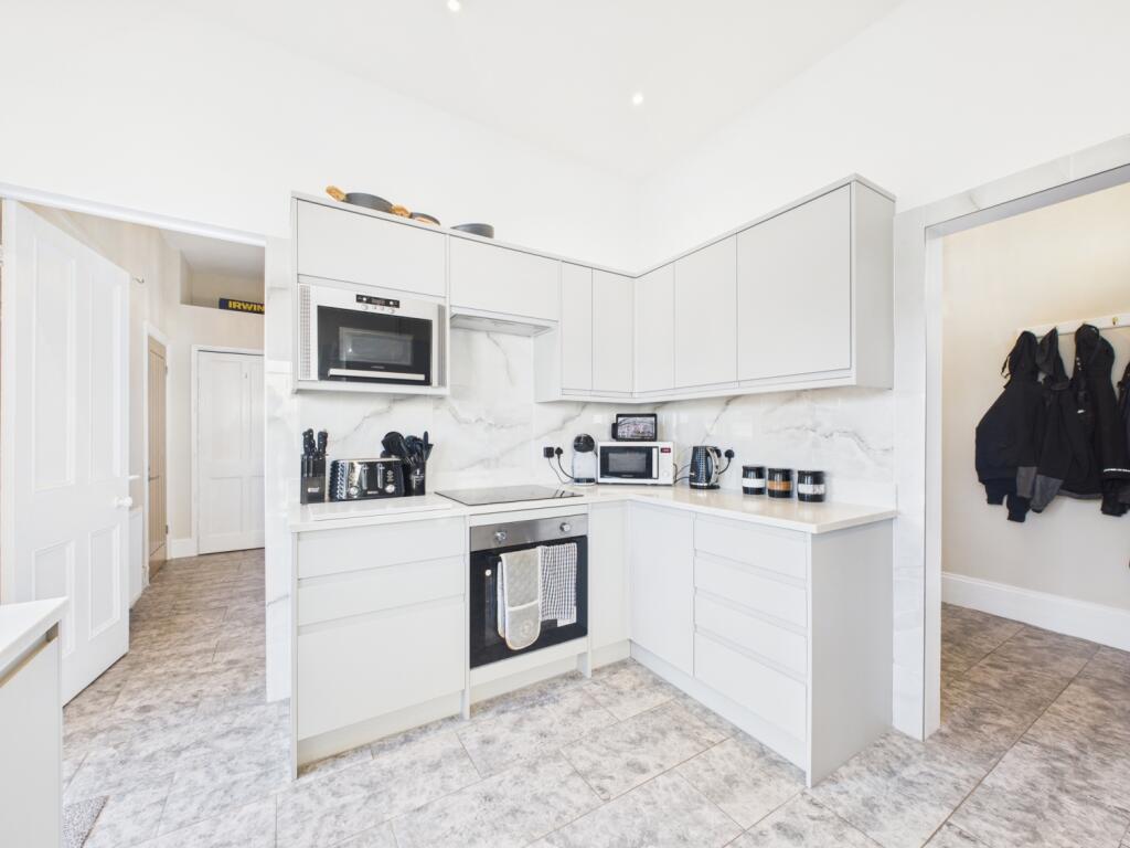 CAM03062G0-PR0215-STILL014