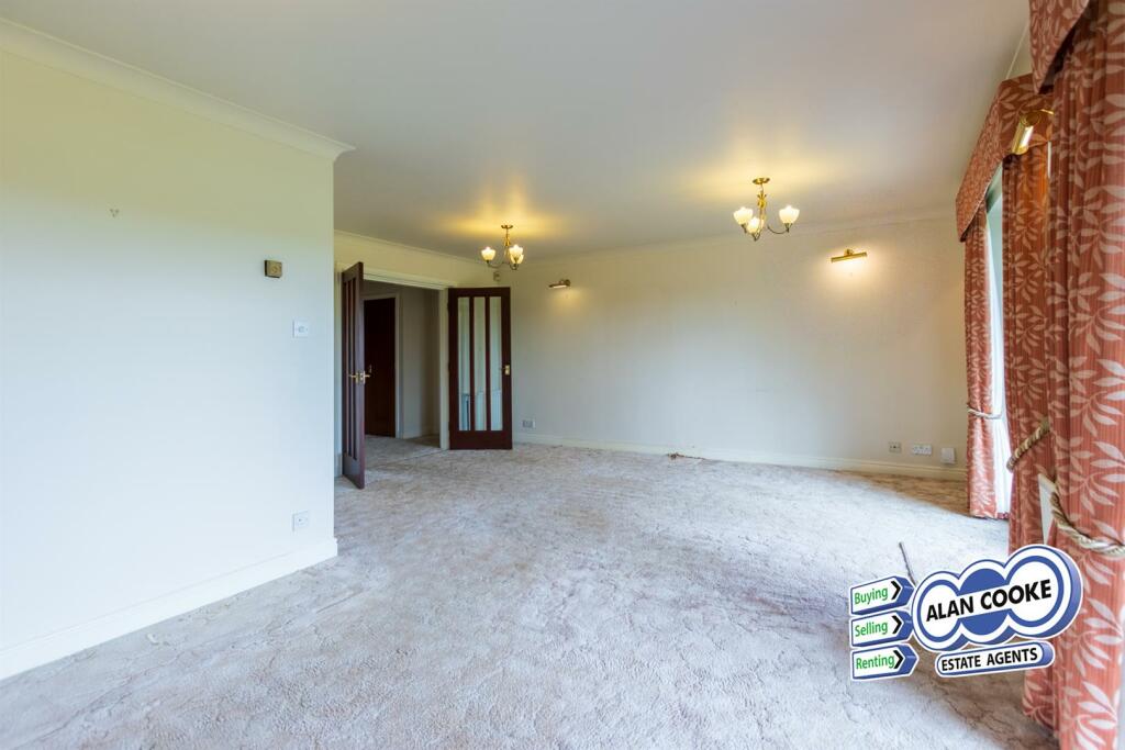 SPACIOUS OPEN PLAN LIVING &amp; DINING ROOM