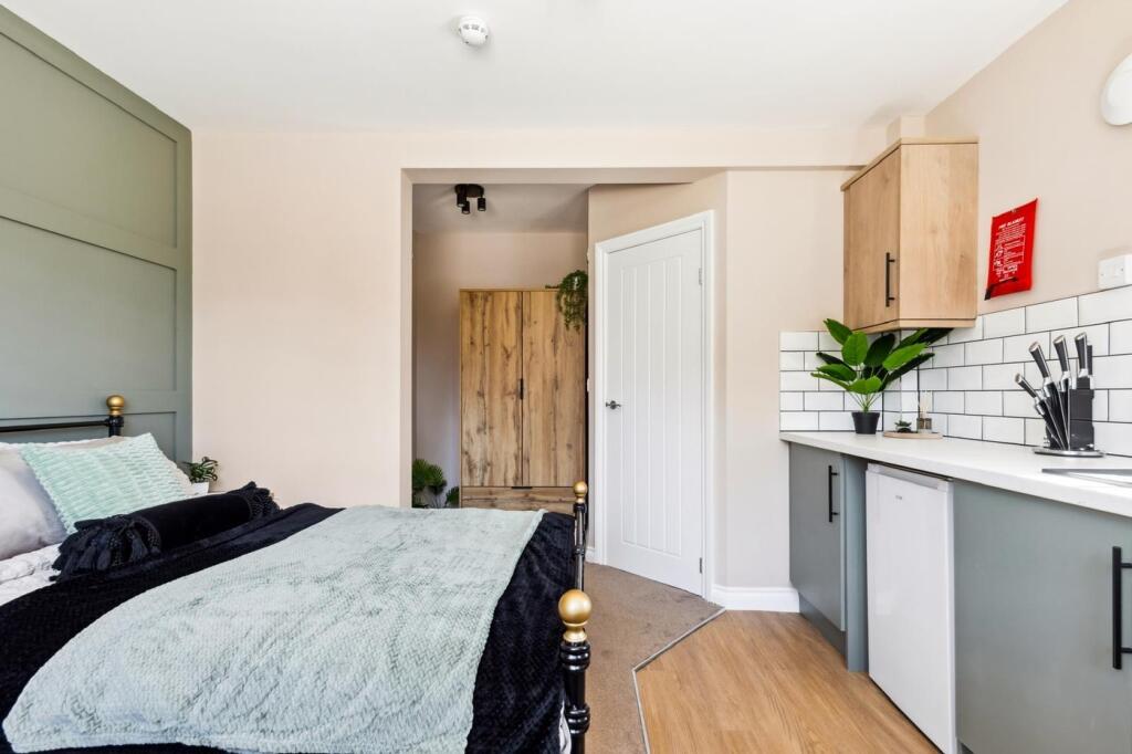This stylish double bedroom features modern dec...