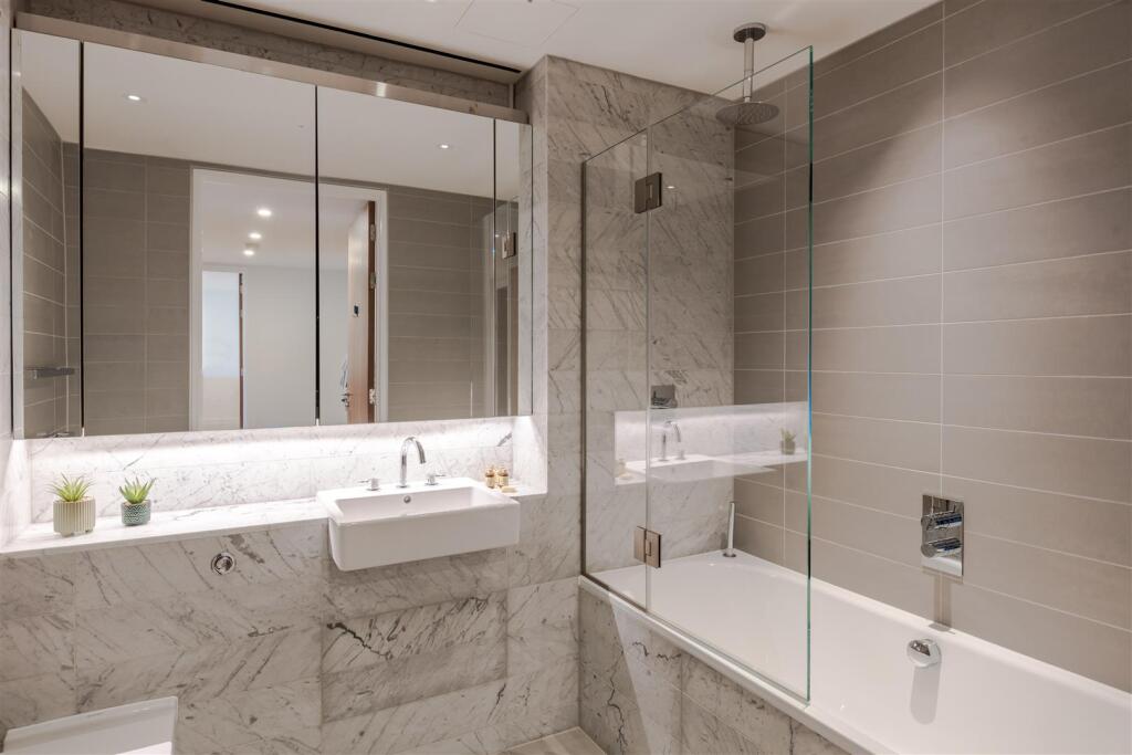 15 Hollen Street-11.jpg