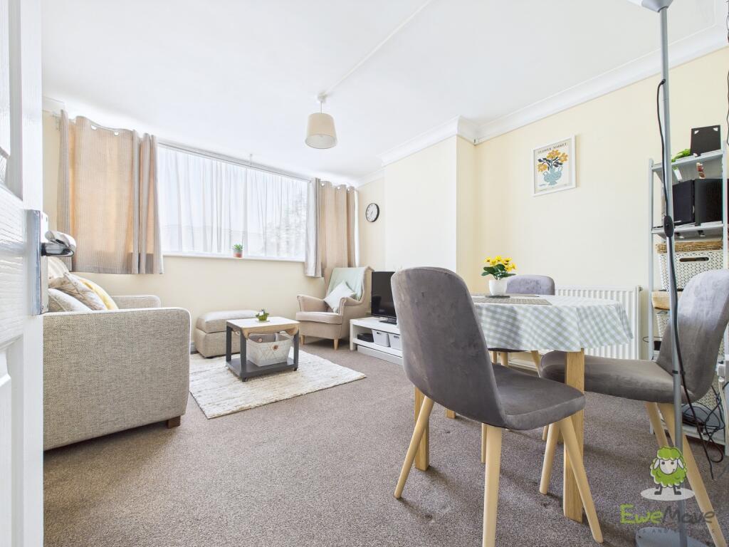 CAM01543G0-PR0124-STILL028