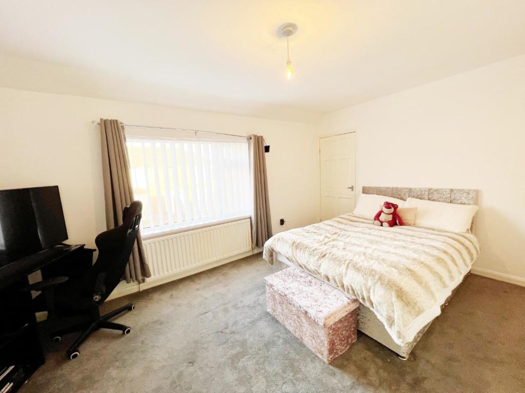 Bedroom 1 pic 2.jpg