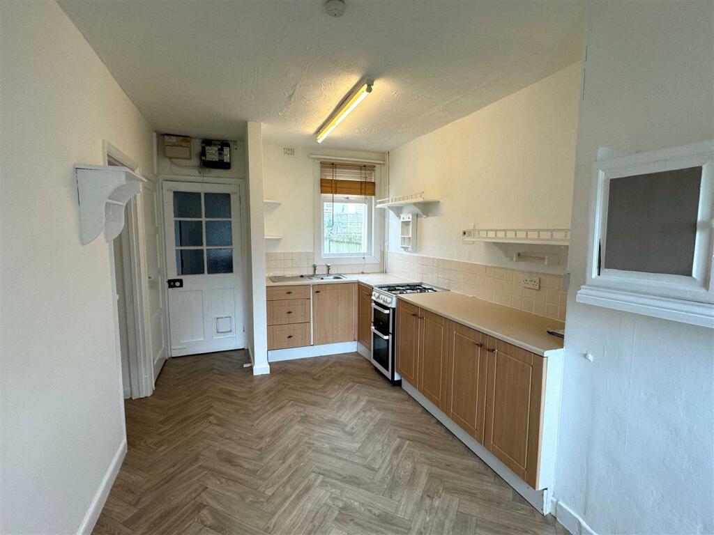 3 Leader Road Kitchen