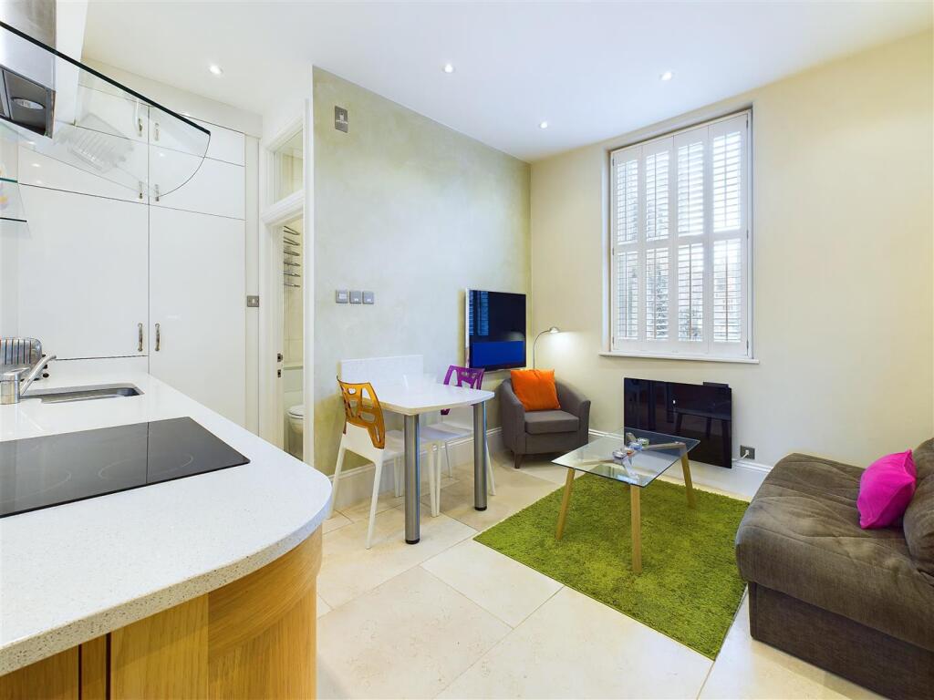 SITTING/DINING ROOM/KITCHEN