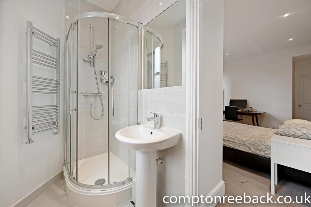 RCCR- 115 delaware mansions- Ensuite.jpg