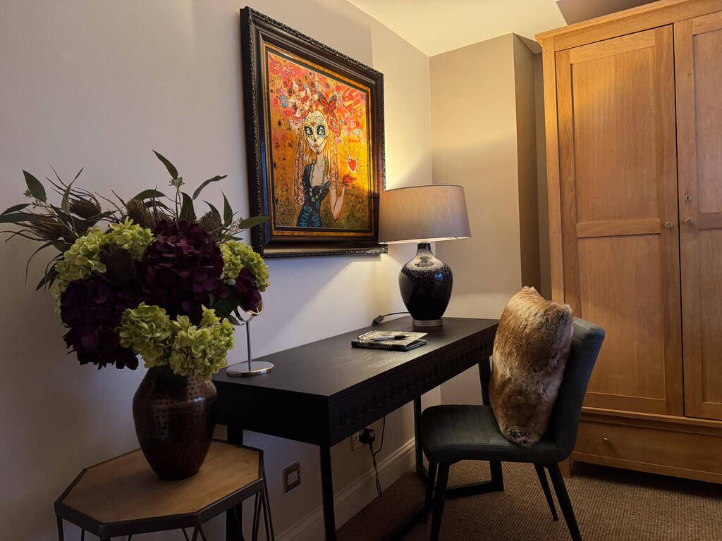 Office / Dressing...