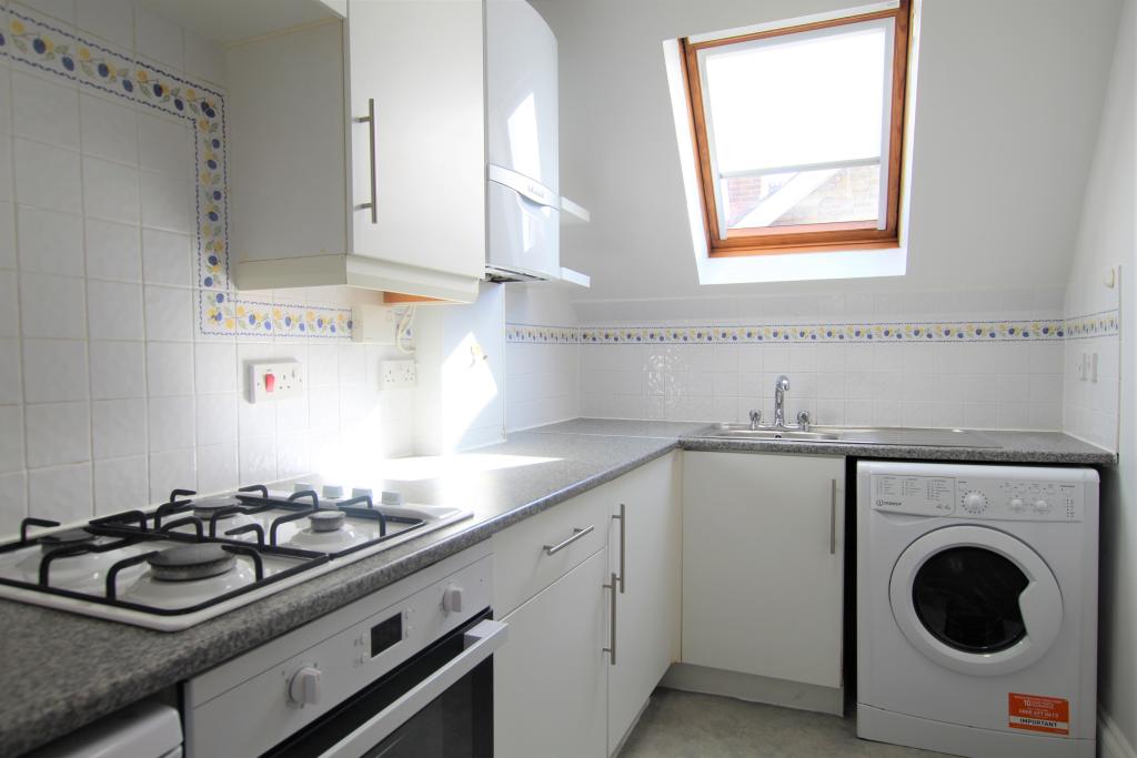 5.kitchen.jpg