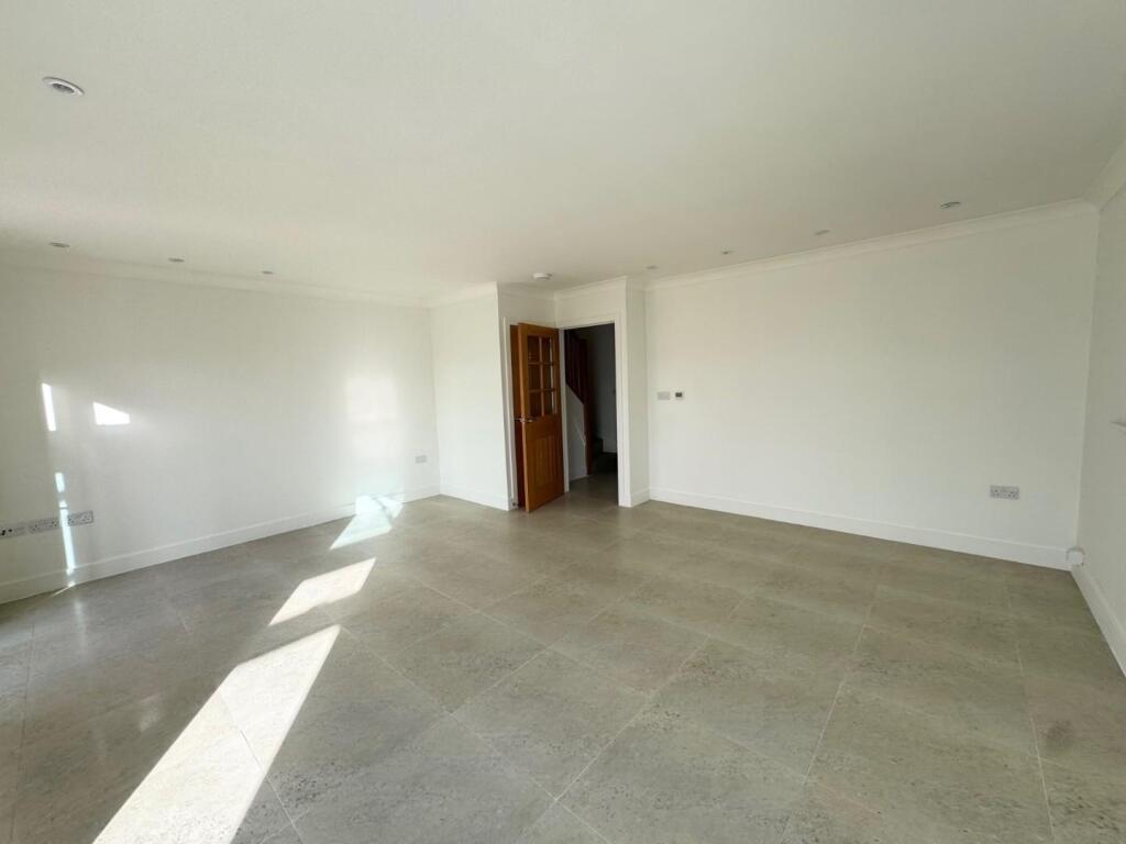 living area 1 .jpg
