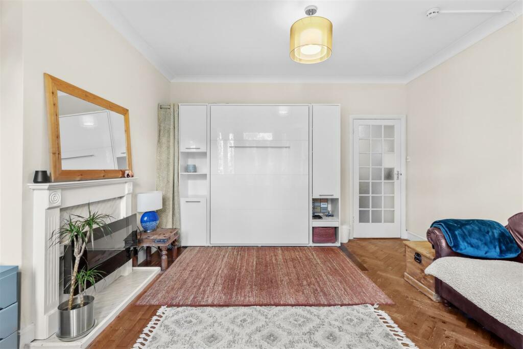 Living Room/Bedroom