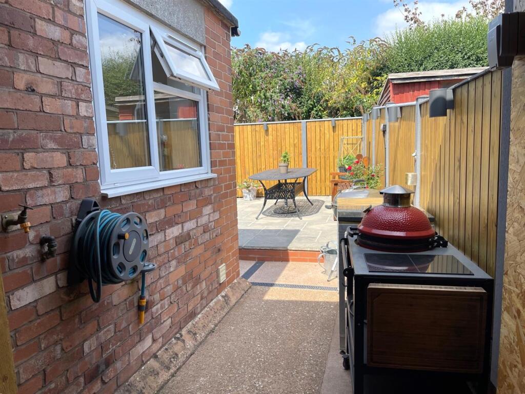 Access to Rear Garden