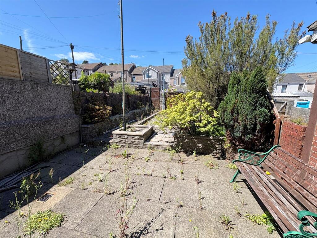 Rear Garden b.jpg