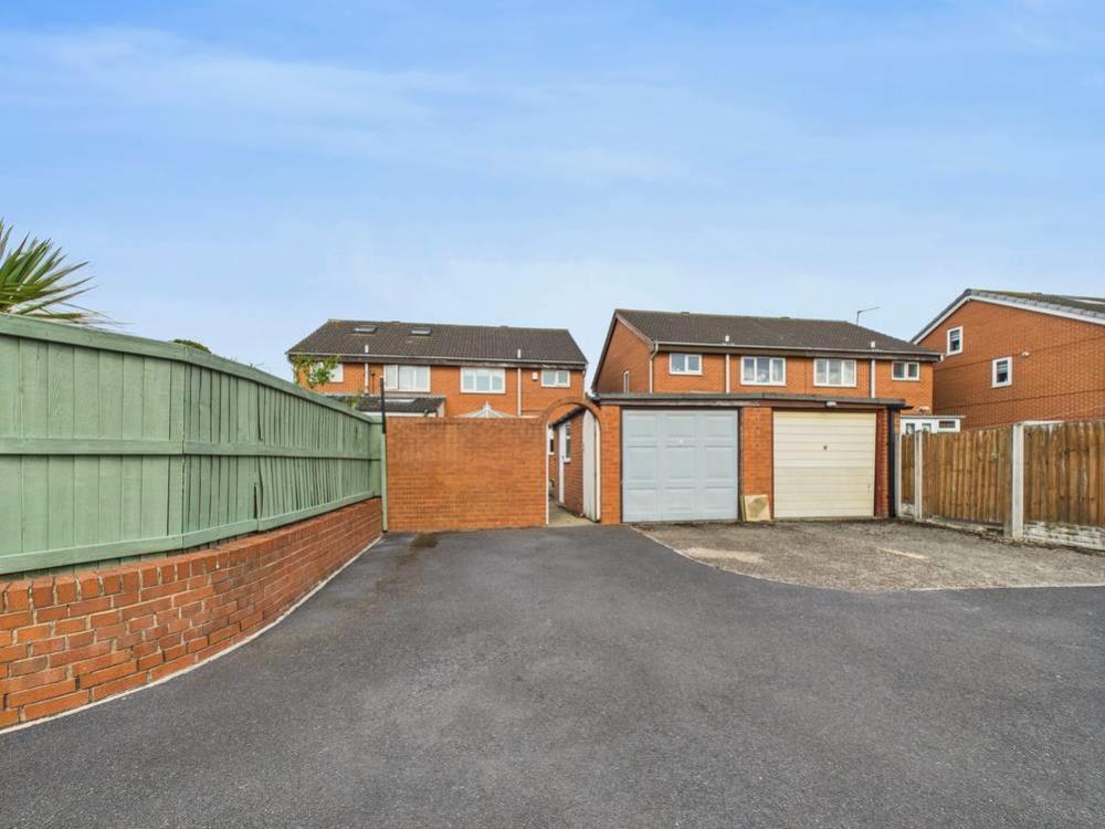 Lrg_CAM05488G0-PR0020-STILL026-thumbnail-h750-70.j