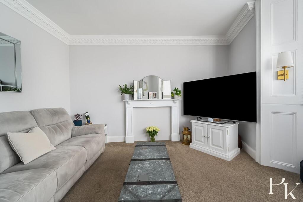 flt-6-osbourne-mansions-bn3 (13) .jpg