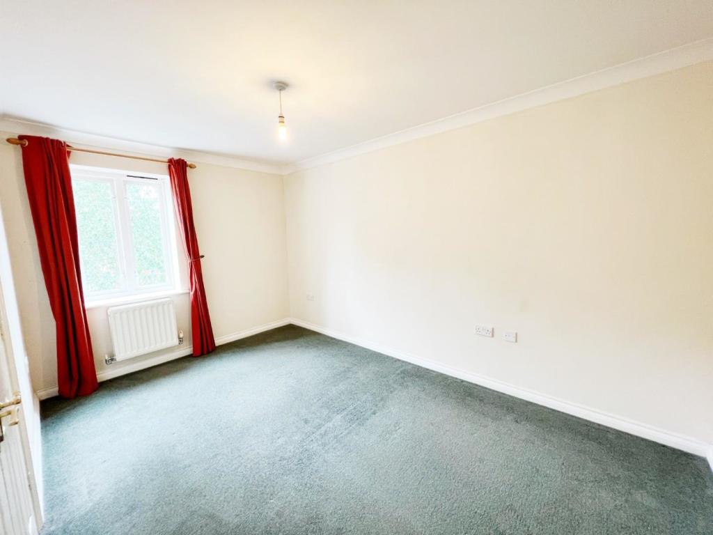 Bedroom 1.jpg