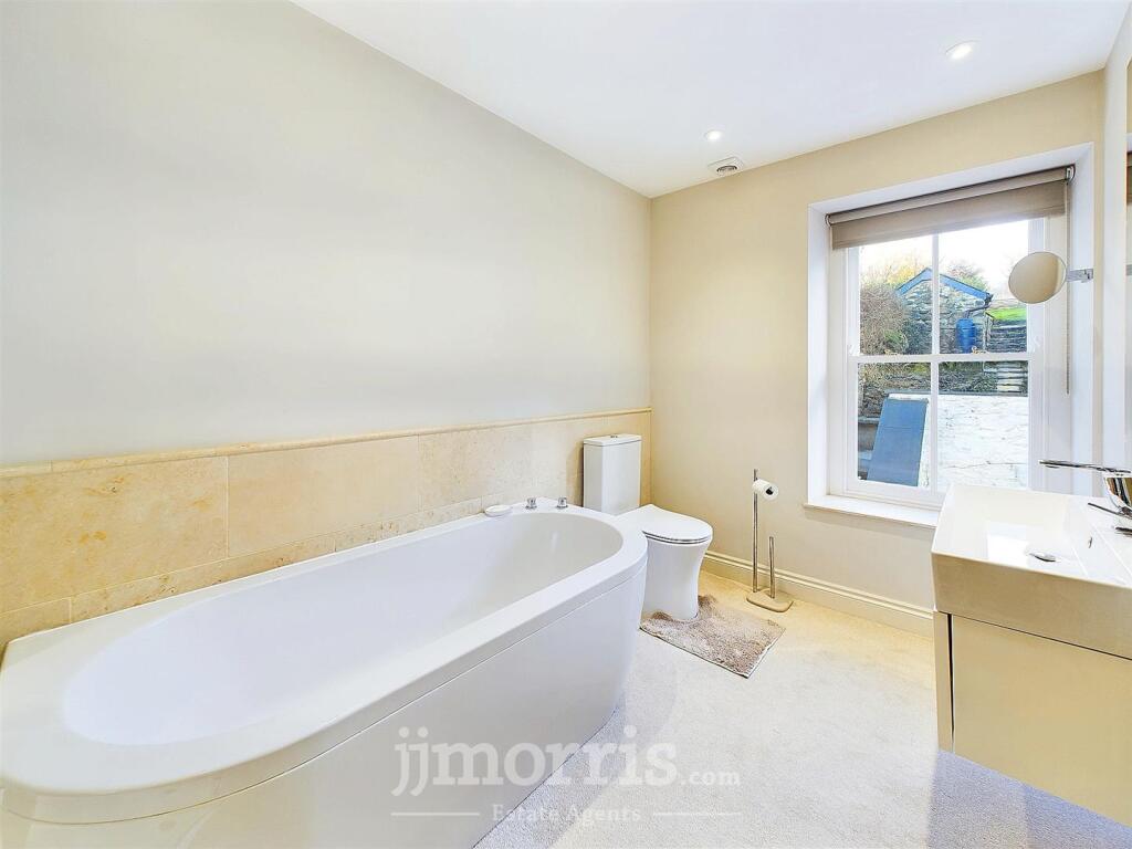 En Suite Bathroom