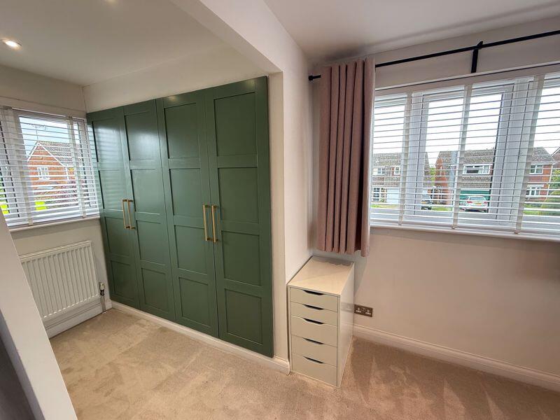 Walk in wardrobe 