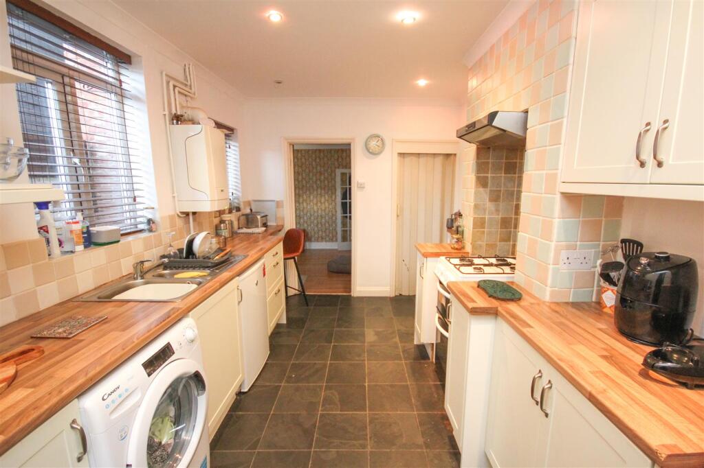 kitchen 2.JPG