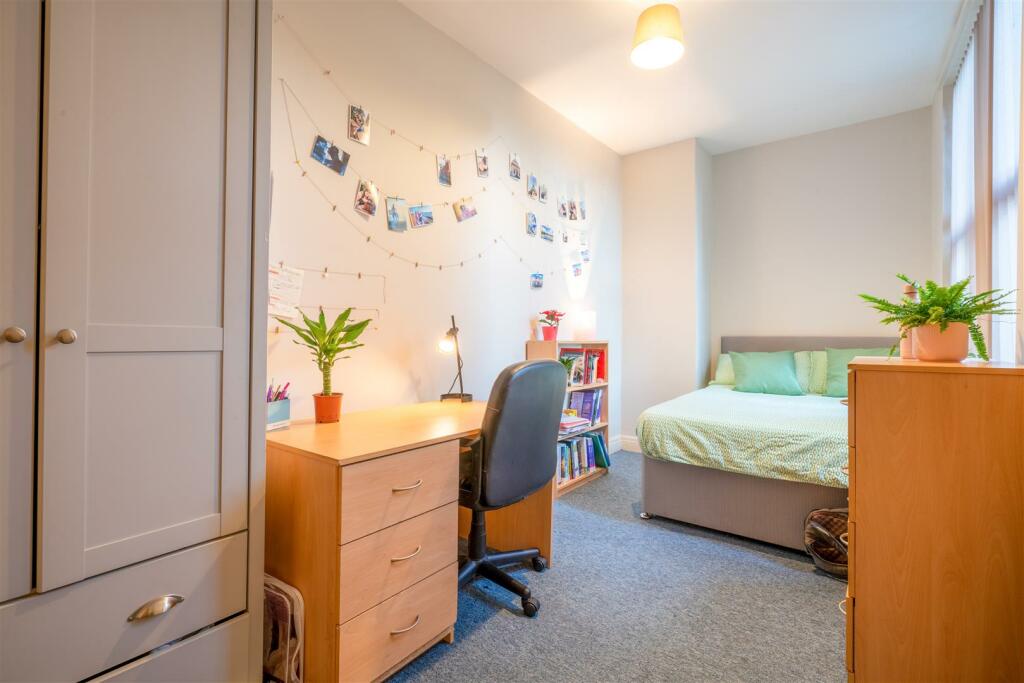 Bedroom 5.jpg