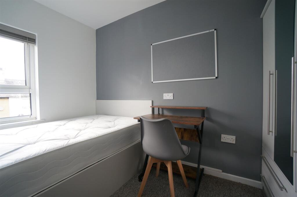 Bedroom 2.JPG