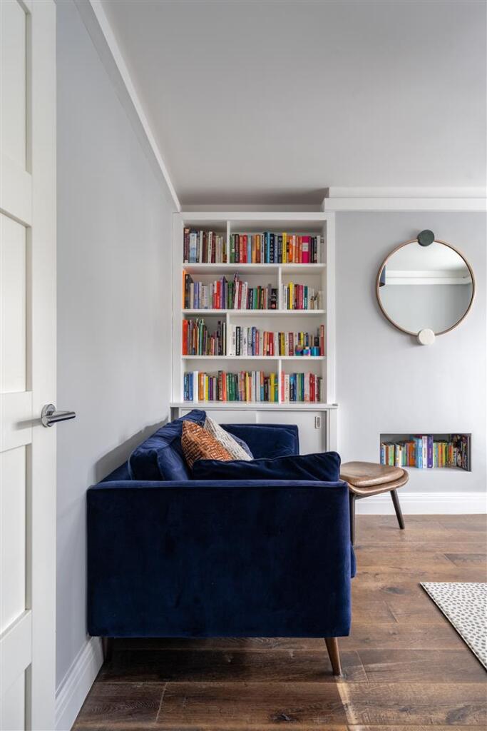 Larkshall Crescent E4
