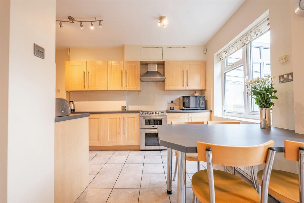 30 Longdale Lane-08.jpg