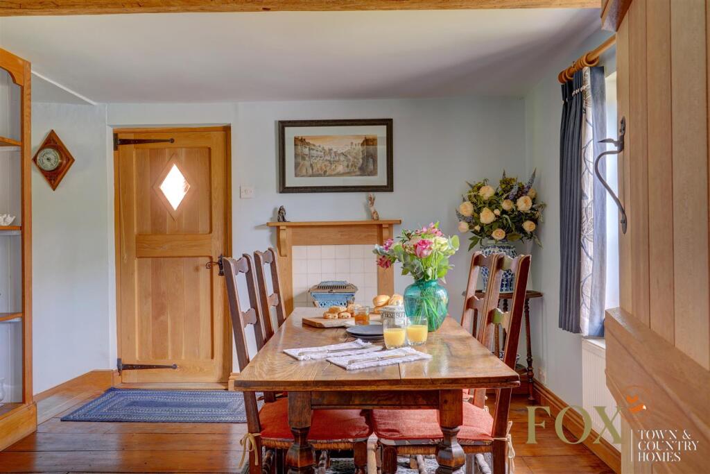 Folly Cottage (12).jpg