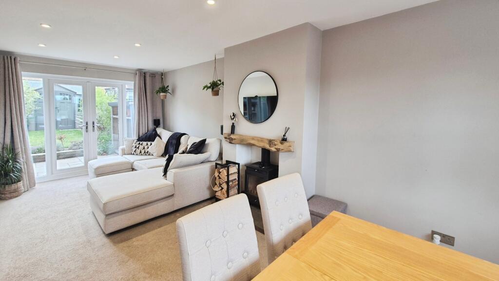 THROUGH LOUNGE/DINER