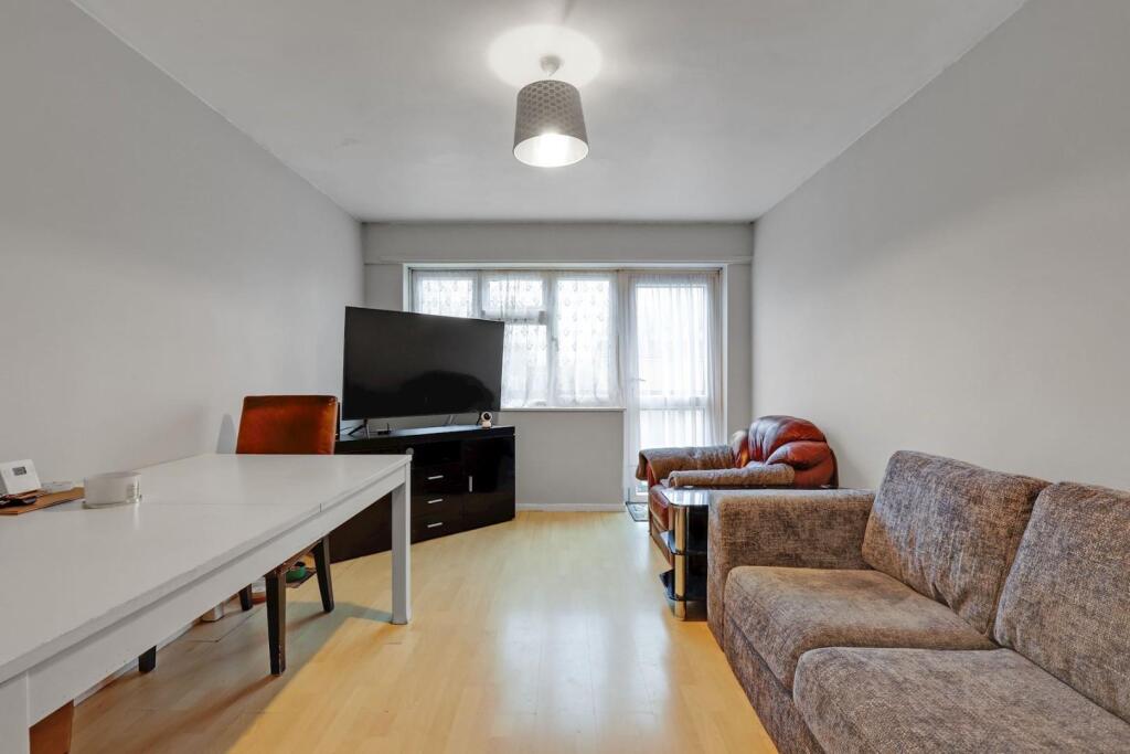 10-dd50JHPropWpen - 37 Bredhurst Close - 28-medium