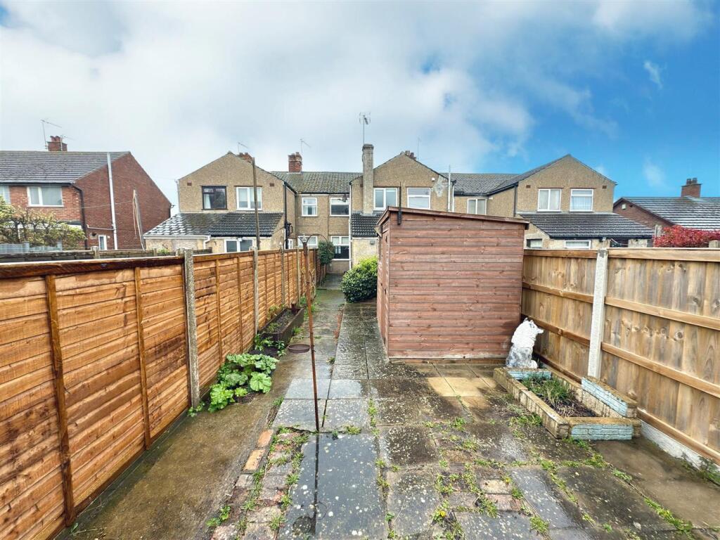 REAR GARDEN.jpg