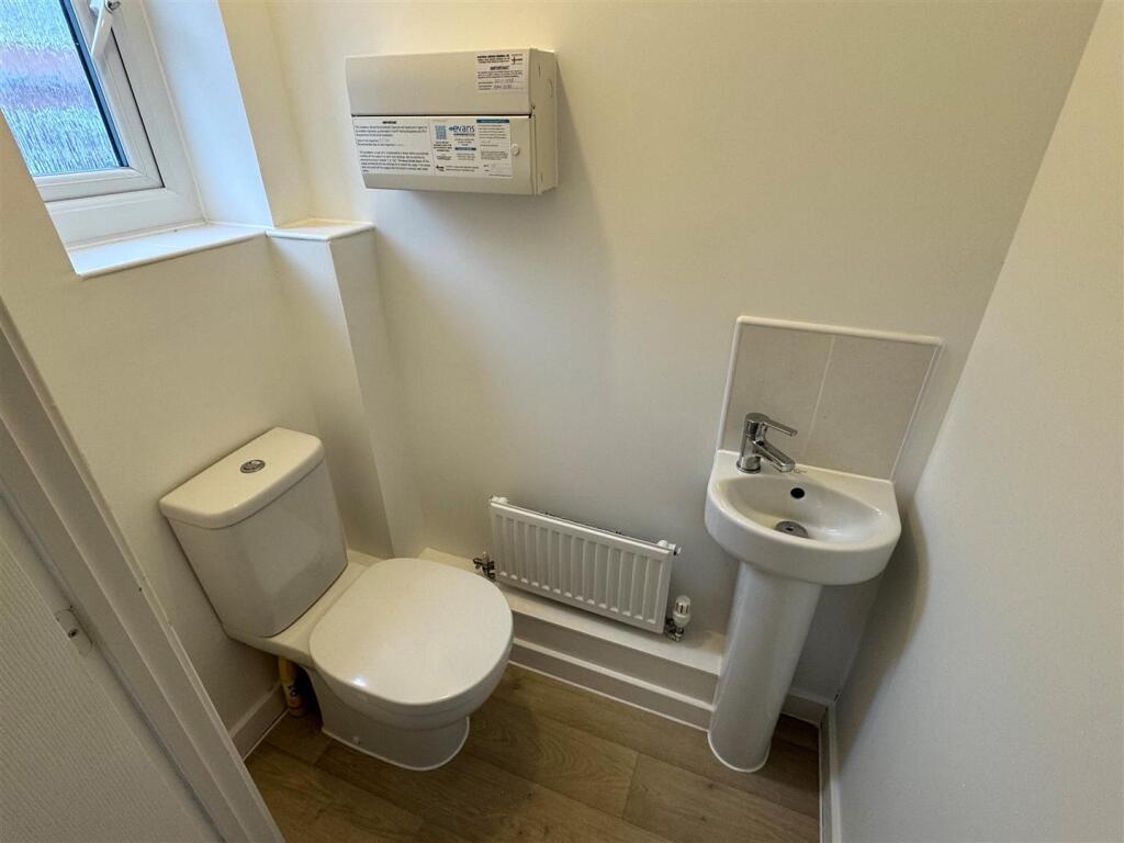 10 Kew An Prysk WC