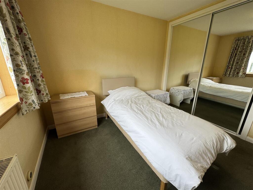 BEDROOM 2.JPG