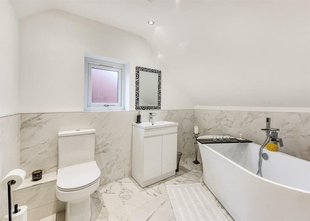 Waterford-bed1 ensuite.jpg