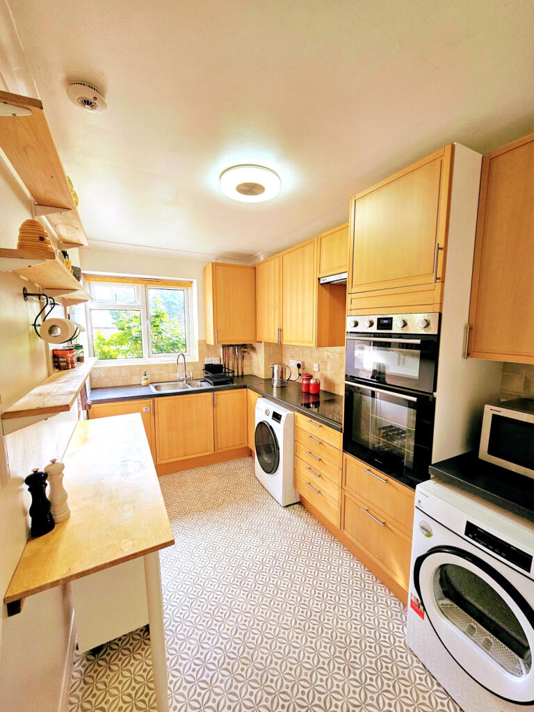 2 BEDROOM FLAT