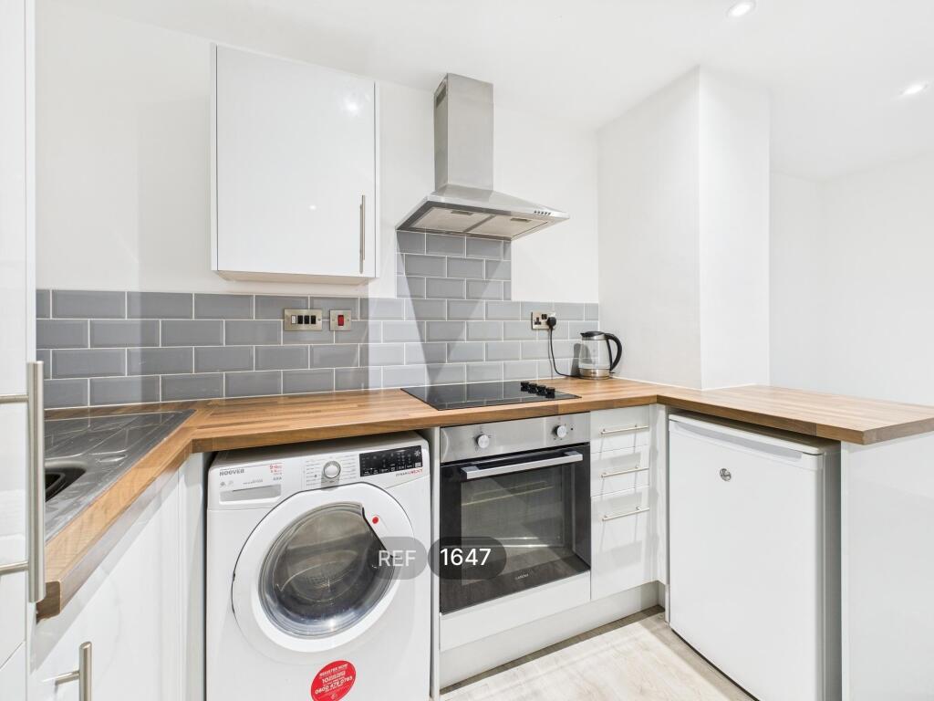 Kitchen &amp; Living area