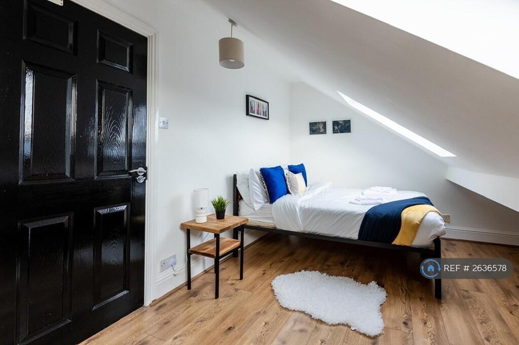 5th Kingsize Bedroom Room 
