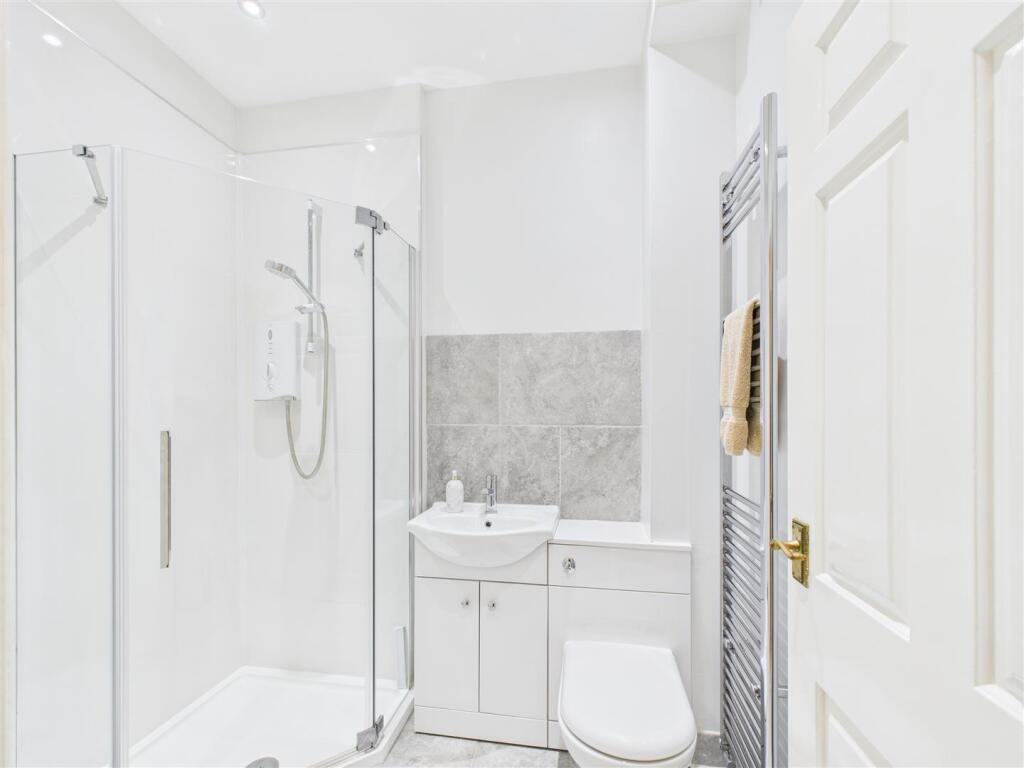 2-bed-apartment-eldorado-road (12).jpg